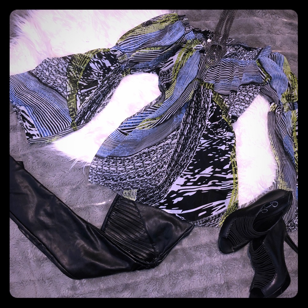Light weighting the shoulders pattered tunic